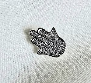 PINGENTE CHARM HAMSA / MAO DE FATIMA COM ZIRCONIAS BANHADO EM RODIO