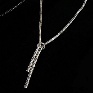 COLAR GRAVATINHA COM BAGUETES BANHADO A OURO 18 K E RODIO