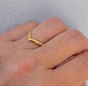 ANEL AJUSTAVEL V BANHADO A OURO 18 K