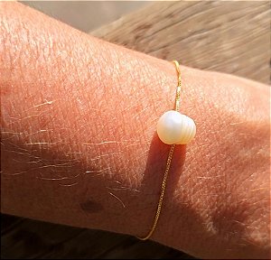 PULSEIRA COM PEROLA AGUA DOCE BANHADA OURO 18 K