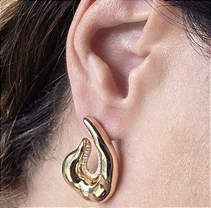 BRINCO ORGANICO COM ZIRCONIAS BANHADO A OURO OU RODIO