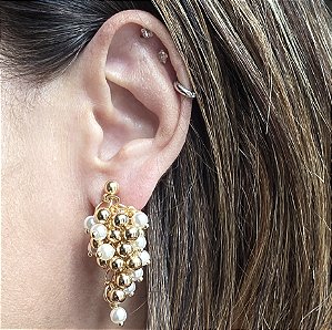 BRINCO CACHO MIX PEROLAS E BOLINHAS BANHADO OURO 18 K