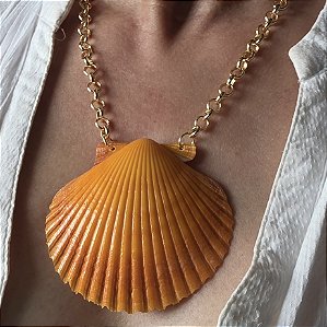 COLAR CONCHA LARANJA COM BANHO FLASH DE OURO