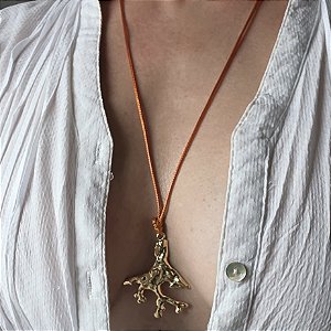 COLAR CADARÇO ENCERADO COM CORAL E BANHO FLASH DE OURO