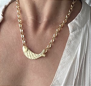 COLAR PEIXE DEITADO E BANHO FLASH DE OURO