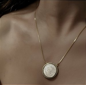 COLAR SAO BENTO EM MADREPEROLA E ZIRCONIAS BANHADO A OURO 18K