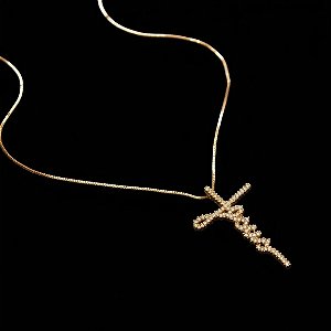 COLAR JESUS CRAVEJADO COM ZIRCONIAS CRISTAIS BANHADO A OURO 18K
