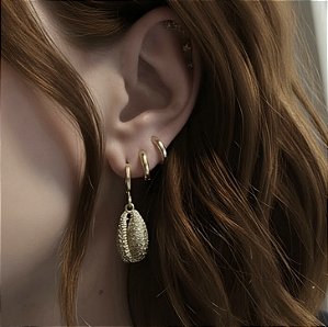 BRINCO ARGOLA BUZIOS CRAVEJADOS COM ZIRCONIASBANHADO A OURO 18 K