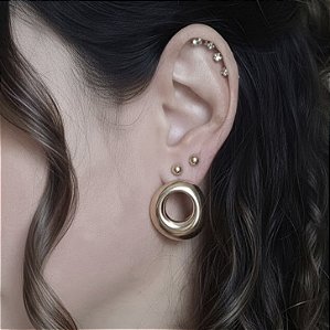 BRINCO ORGANICO VAZADO BANHADO A OURO 18 K