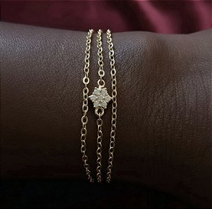 PULSEIRA CORRENTE TRIPLA COM UMA FLOR EM ZIRCONIA BANHADA A OURO 18 K