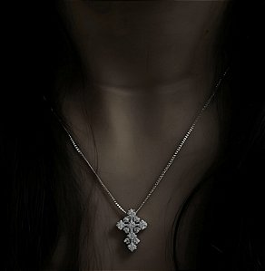COLAR CRUZ COM ZIRCONIAS CRISTAIS BANHADO A PRATA