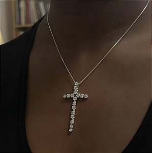 COLAR CRUZ MALEAVEL COM ZIRCONIAS CRISTAIS BANHADO A PRATA