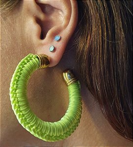 BRINCO ARGOLA FIO DE SEDA BANHADO OURO 18 K