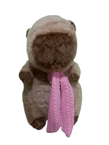 Capivara marrom com cachecol rosa pequena super macia