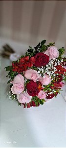 Buquê de Noiva Rosas e Alstroemérias