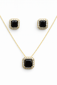 Conjunto quadrado pedra ônix preta cravejado em zircônia nas laterais