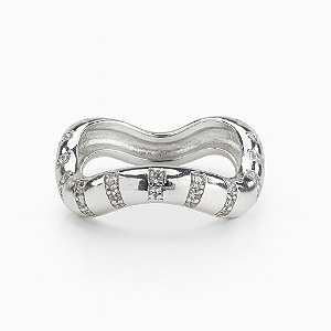 anel orgânico irregular com listras em zircônia cristal transparente banhado a prata