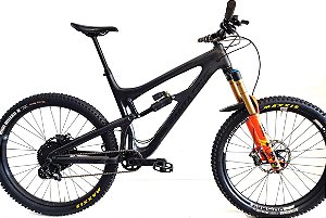 Bicicleta Enduro Santa Cruz Nomad 27.5 2017 Carbono Tam L/XL Suspa FOX 36 - USADO
