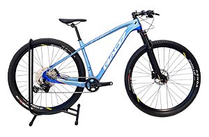 Bicicleta MTB Rad7 Carbono Shimano Deore 12v com Suspensão Suntour