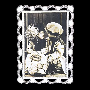 PORTA RETRATO DE METAL COM STRASS 17,5 X 12,5 X 1,5CM FOTOS 10 X15 CM VERTICAL HORIZONTAL