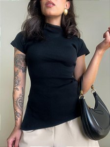 Blusa Gola Alta Assimétrica Nanda Preta