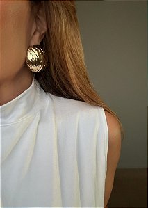 Brinco Botton Texturizado Dourado