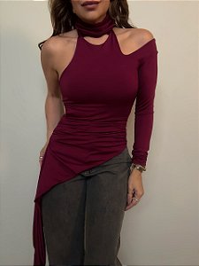 Blusa Assimétrica Recortes Solenna Vermelho Bordô