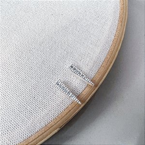 Brinco triângulo com zircônia