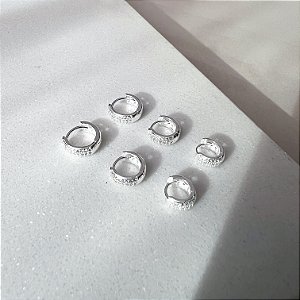 Trio de argolinha cravejada tripla com zircônia