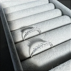 Anel meia aliança com zircônia