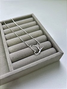 Colar Borboleta Vazada Minimalista