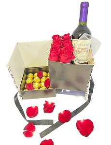 Box de Vinho com Rosas e Ferrero