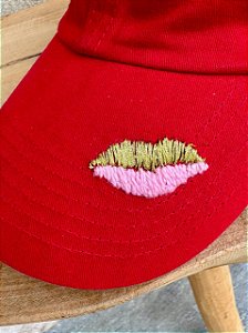 Boné Beijo Vermelho