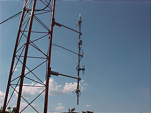 ANTENA ARRANJO COLINEAR DE DIPOLOS 168 - 174 MHz AD161-04E