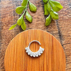 Piercing Cravejado Navete 9 Pedras