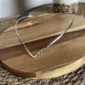 Colar aro rígido estilo colmeia