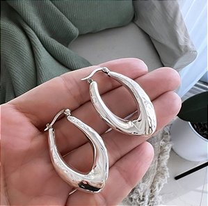 Argola em Eletroformação Navete Torcida 4cm x 2,3cm