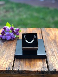 Conjunto com colar de pingente de 10 pedras de zircônia