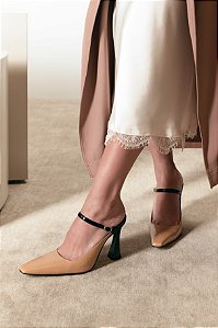 Mule Salto Alto Flare em Couro Verniz com Fivela Luiza Barcelos