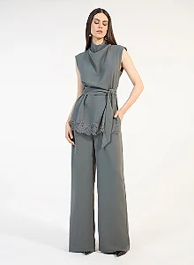 Conjunto Blusa com Renda e Calça Pantalona