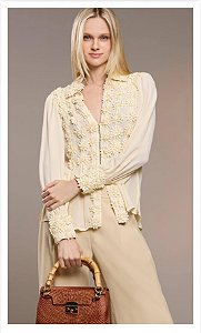 Blusa Chiffon Aplicações de Flores Thamara Capelão