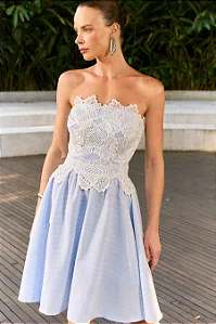 Vestido Curto com Renda Aplicada Fleche D'or