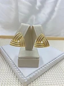Brinco Folheado Triângulo Dourado