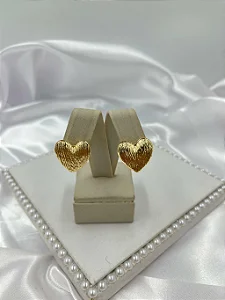 Brinco Coração Textura Banhada Dourado