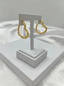 Brinco Folheado Meia Argola Coração