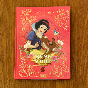 Caderno Brochura Colegial Princesas com Folhas Ilustradas - Branca de Neve