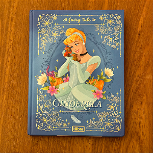 Caderno Brochura Colegial Princesas com Folhas Ilustradas - Cinderela