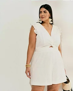 Macaquinho Quebela com Babados decote transpassado – Elegante e Super Feminino Branco e Preto