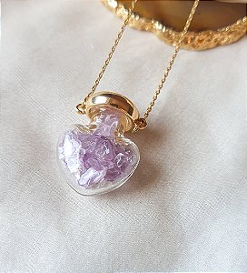 Colar com Pingente de Vidro com Cascalhos de Ametista