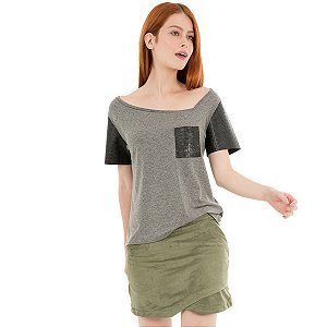 Camiseta Gola Assimétrica • Mescla